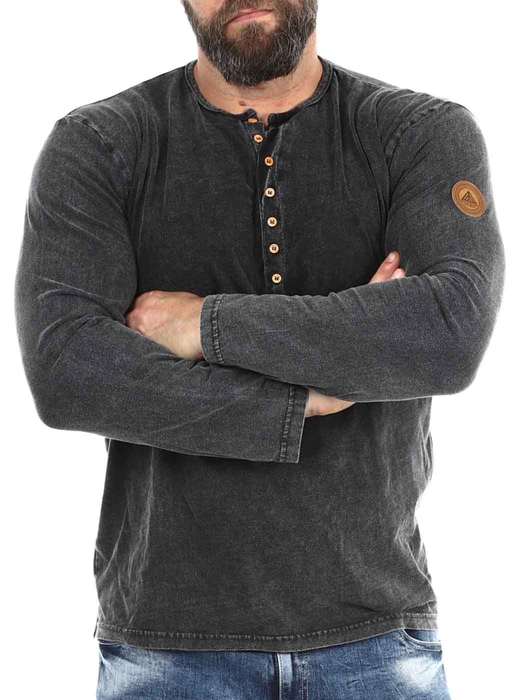 RD Henley Longsleeve Black-5.JPG